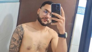 Naked AndresEvans gallery