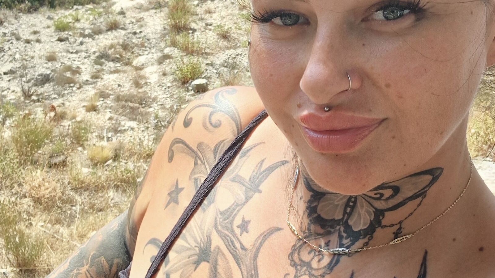 Naked CannabisQueenn gallery